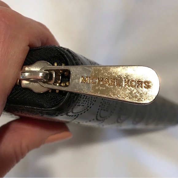 Bundle Michael Kors Black Leather Wallet and Blue Leather Wristlet - Picture 9 of 10